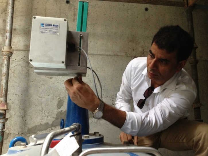 Rafik-Khan-adjusting-Position-Transmitter.jpg